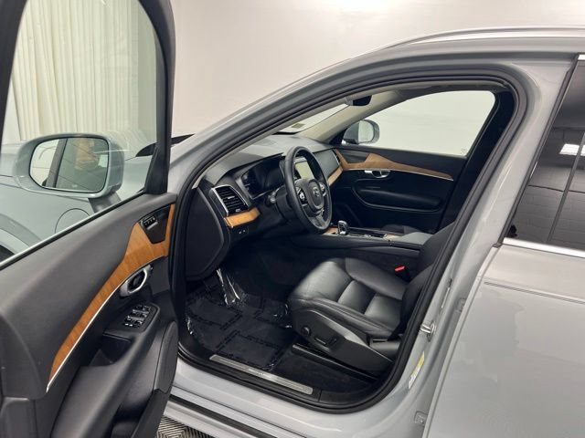 Used 2024 Volvo XC90 T8 Plus w/ Protection Package Premier AWD/4WD image 12