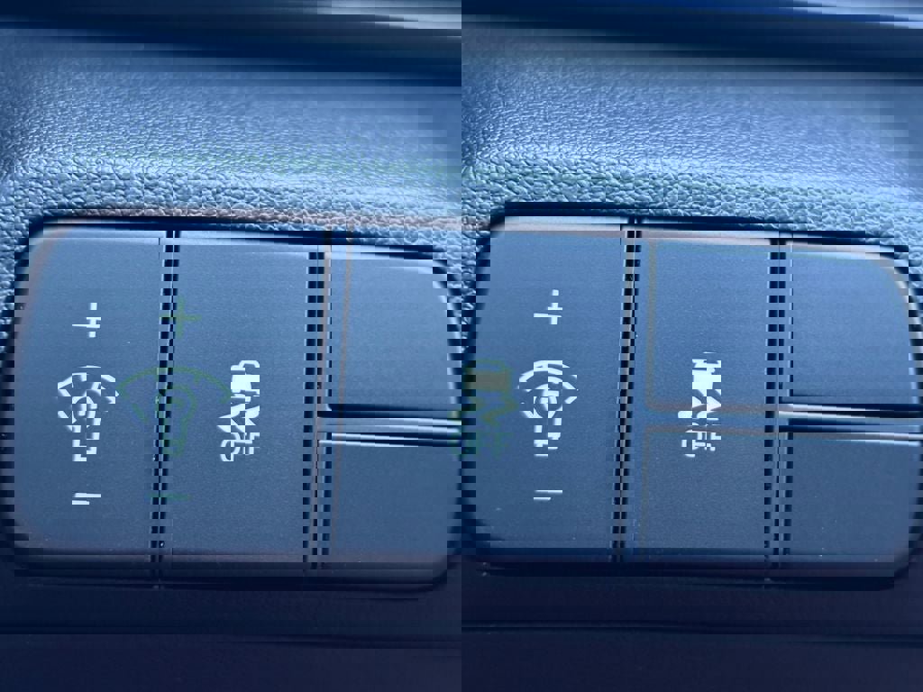 New 2025 Hyundai Elantra Sport image 3