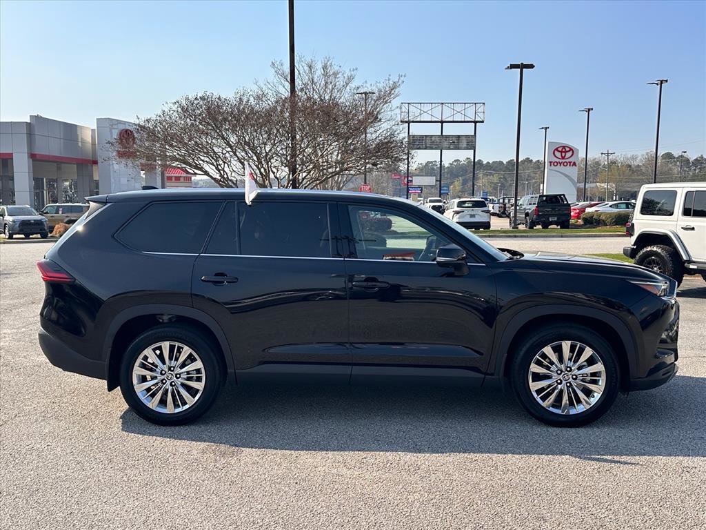Used 2025 Toyota Grand Highlander Platinum image 2