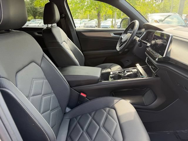 Used 2025 Volkswagen Atlas Cross Sport SE AWD/4WD image 9