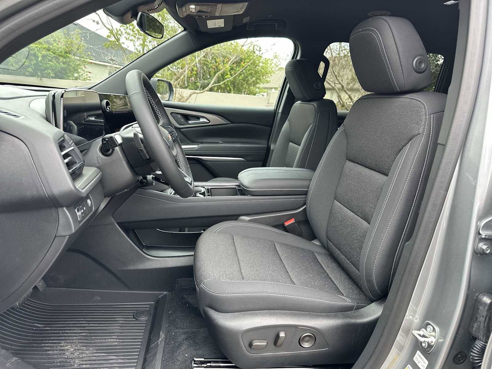 New 2026 Chevrolet Traverse LT image 16