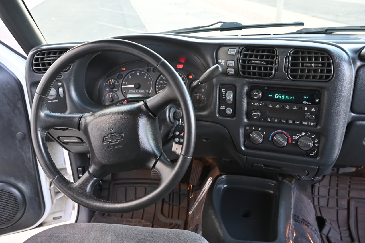Used 2002 Chevrolet Blazer LS w/ Preferred Equipment Group AWD/4WD image 19