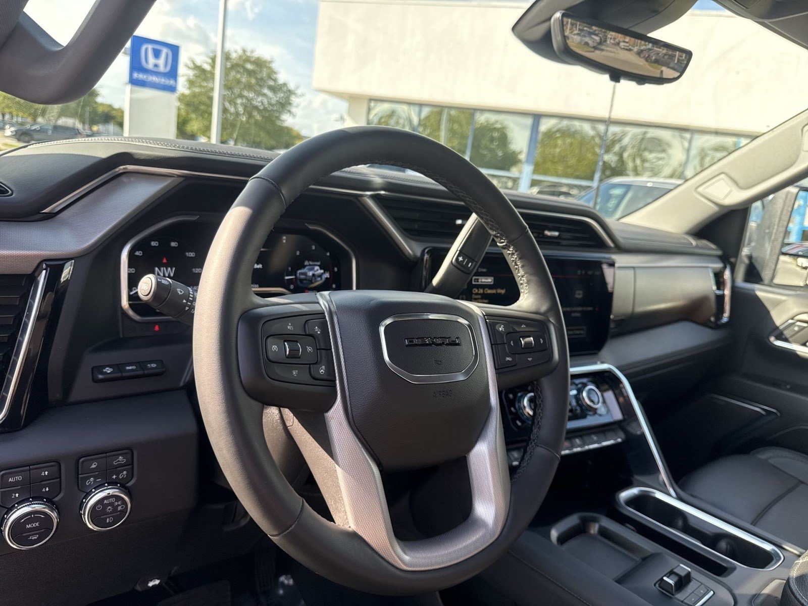 Used 2024 GMC Sierra 2500 Denali w/ Denali Reserve Package AWD/4WD image 15