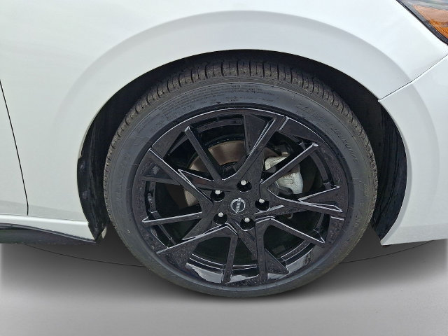 Used 2025 Nissan Sentra SR FWD image 8