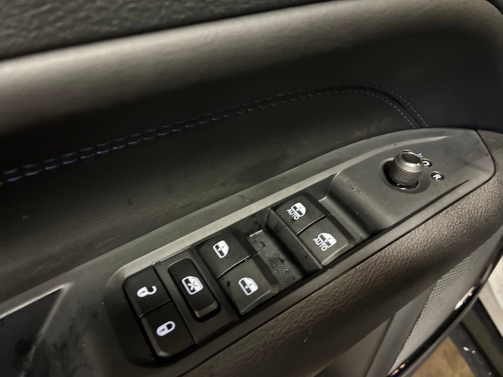 New 2025 Jeep Compass Latitude w/ Sun & Sound Group image 11