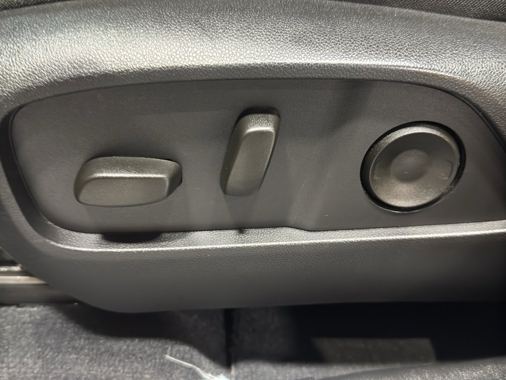 Used 2025 Chevrolet Equinox LT w/ Convenience Package II image 15