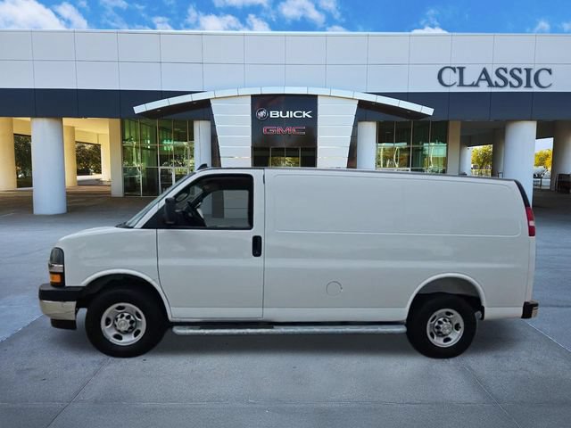 Used 2025 Chevrolet Express 2500 w/ Driver Convenience Package RWD image 4