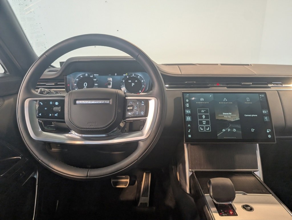 Used 2025 Land Rover Range Rover Long Wheelbase SE image 18