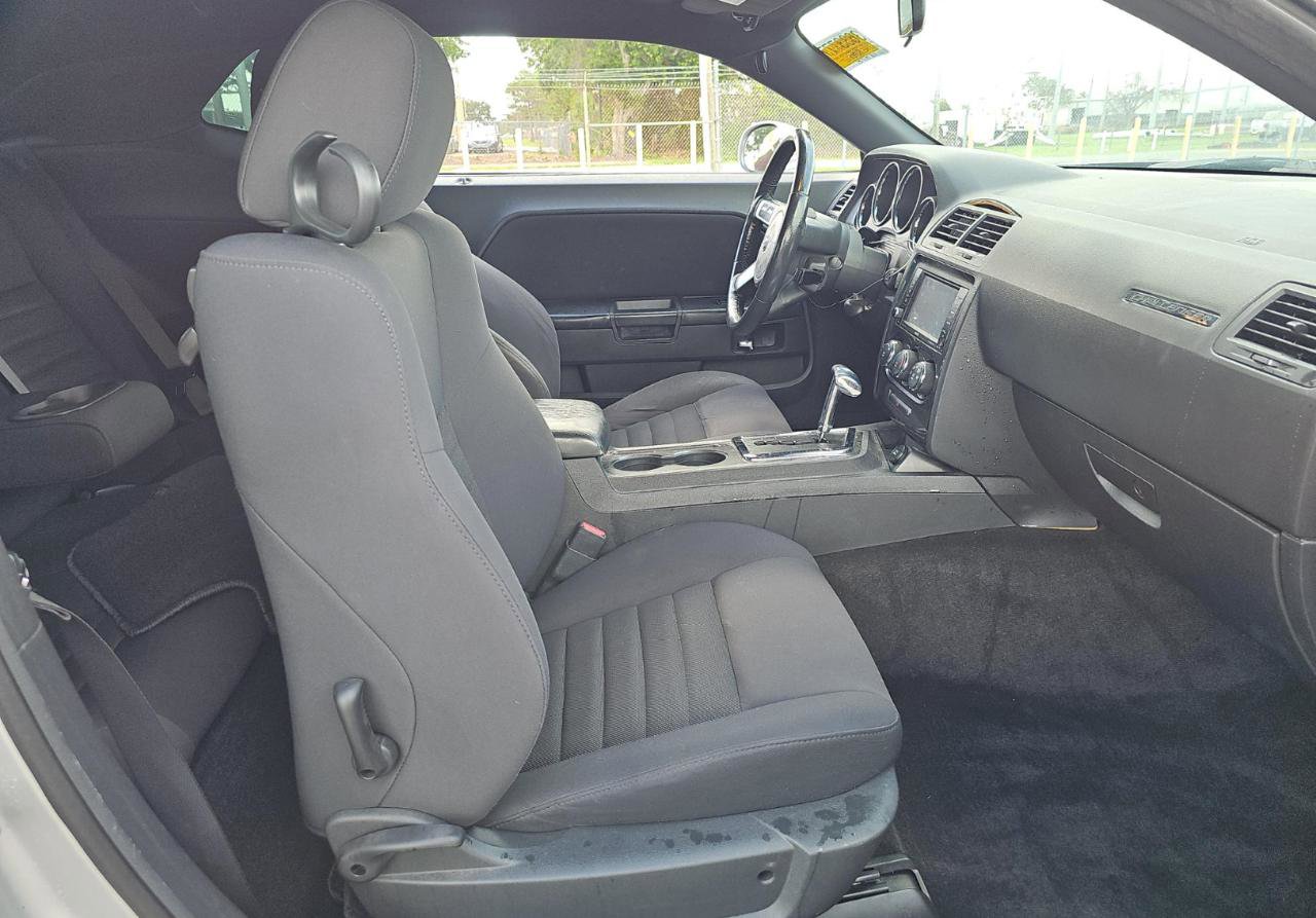Used 2010 Dodge Challenger SE RWD image 11