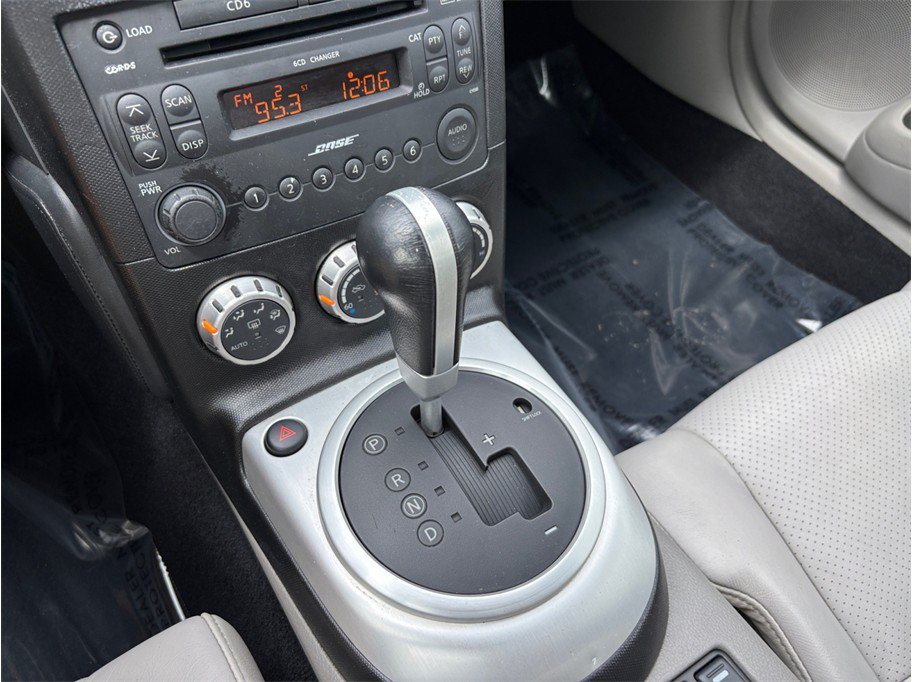 Used 2009 Nissan 350Z Touring RWD image 28