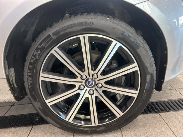Used 2017 Volvo XC60 T6 Inscription w/ Preferred Option Package image 13