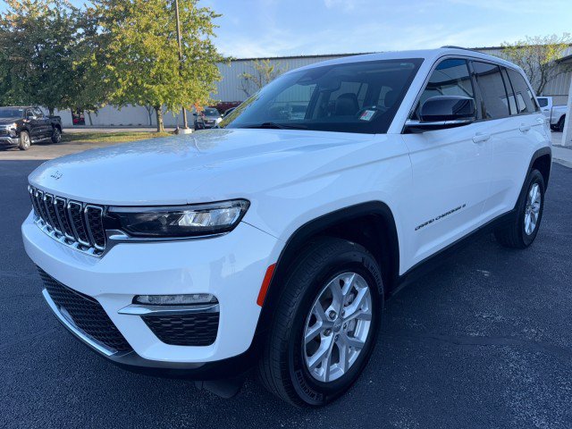 Used 2024 Jeep Grand Cherokee Limited AWD/4WD image 7