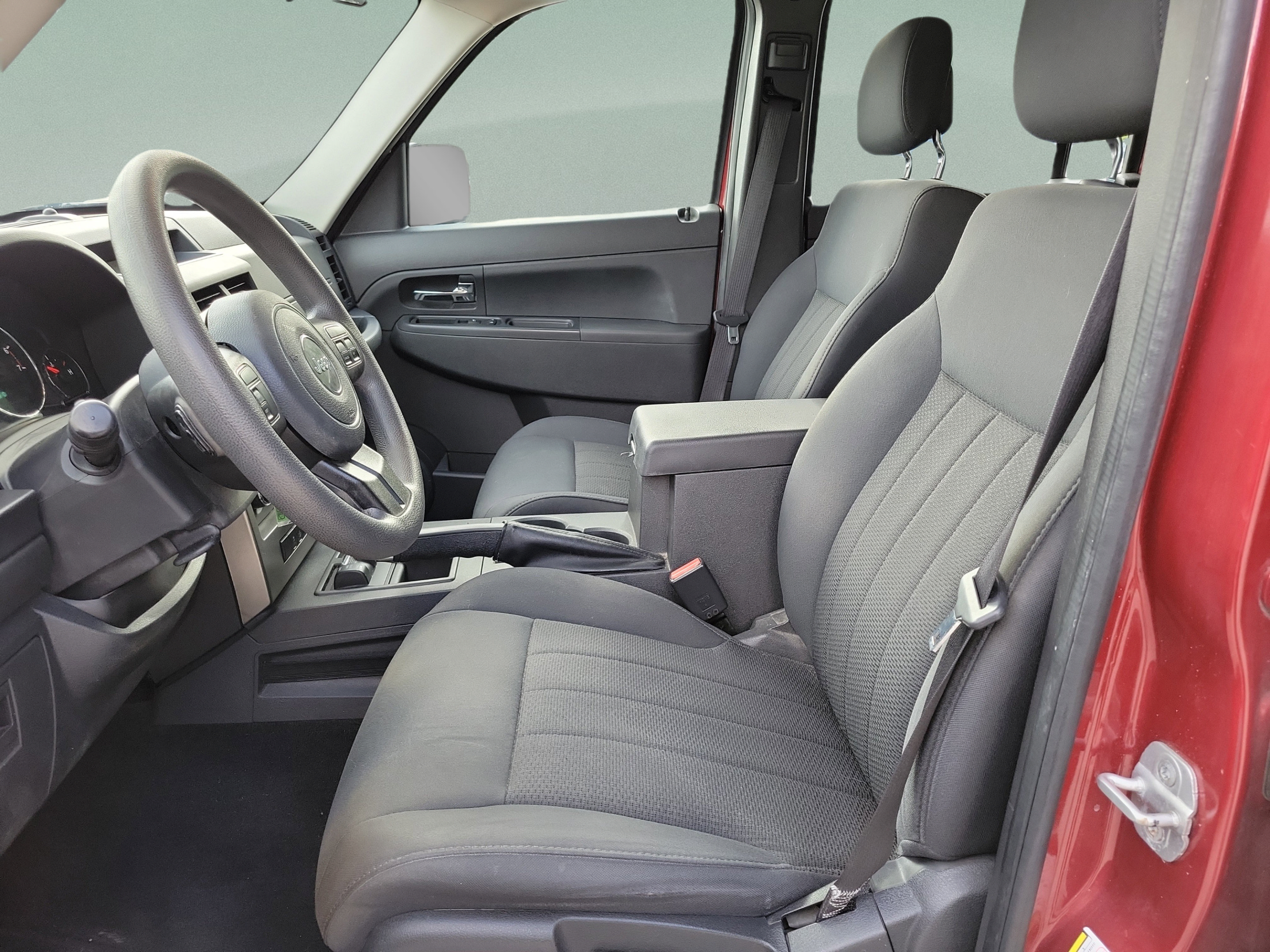 Used 2012 Jeep Liberty Sport AWD/4WD image 15