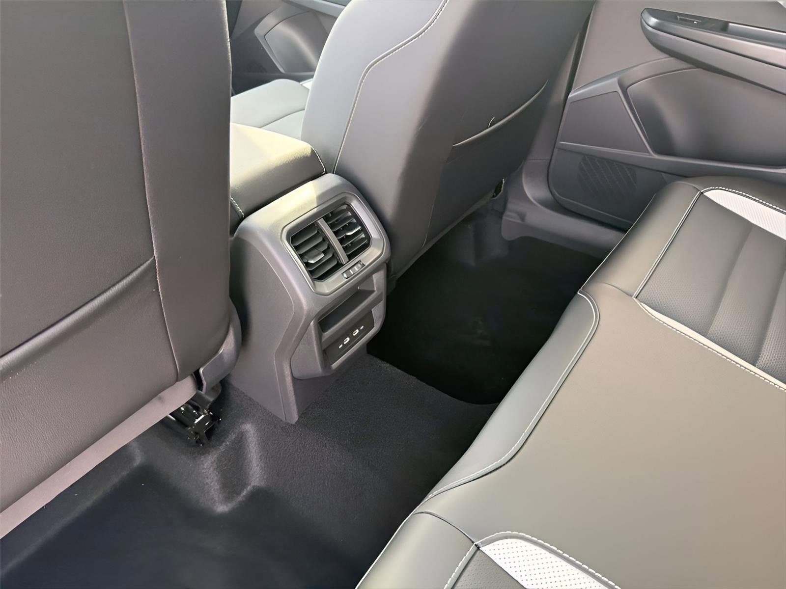 New 2026 Volkswagen Taos SEL AWD/4WD image 23