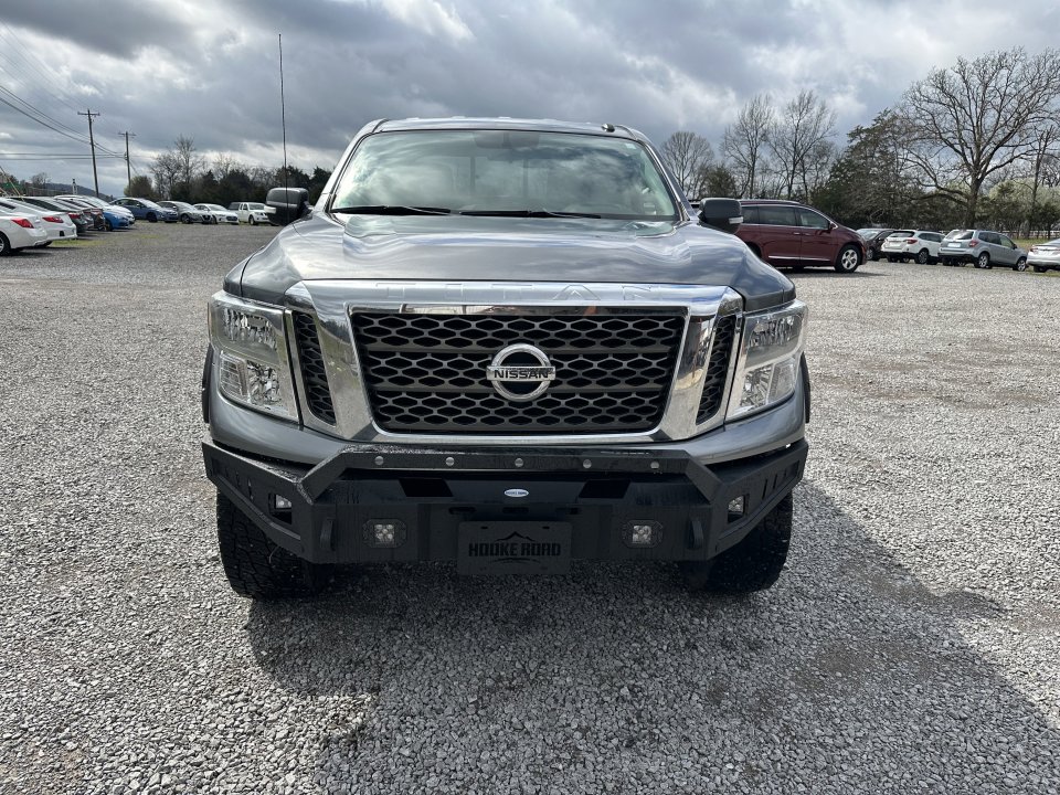 Used 2019 Nissan Titan SV image 2