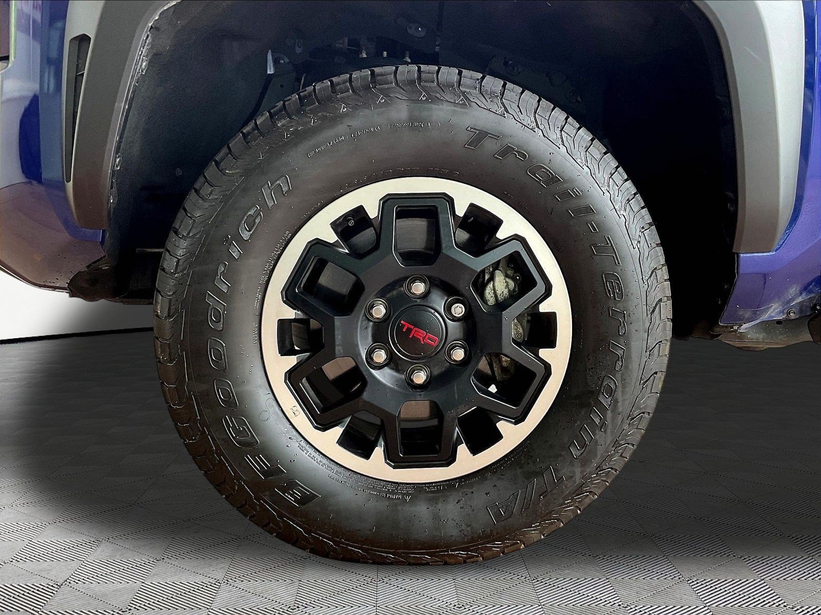 Used 2025 Toyota Tacoma TRD Off-Road AWD/4WD image 31