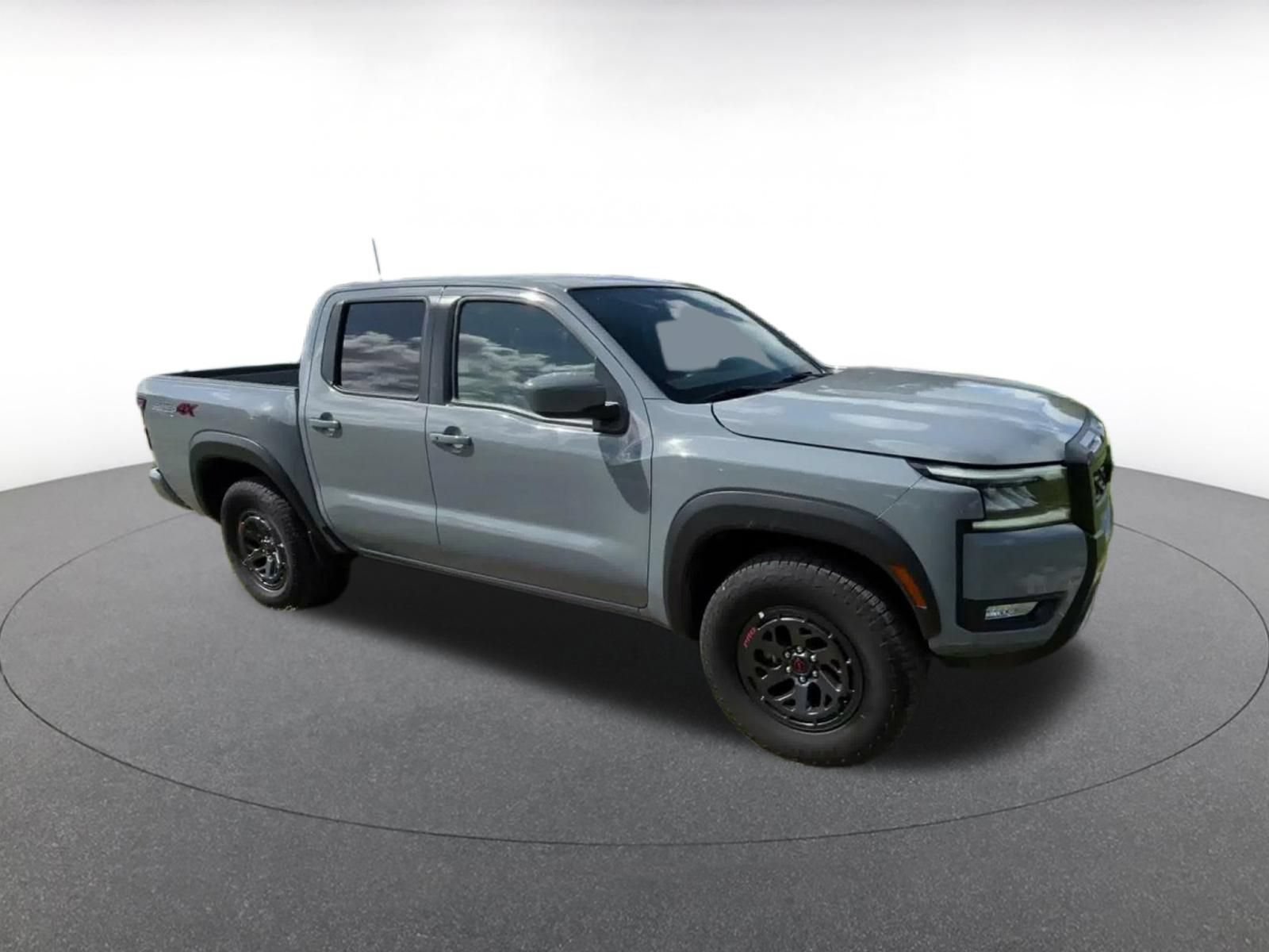 Used 2026 Nissan Frontier PRO-4X AWD/4WD image 2
