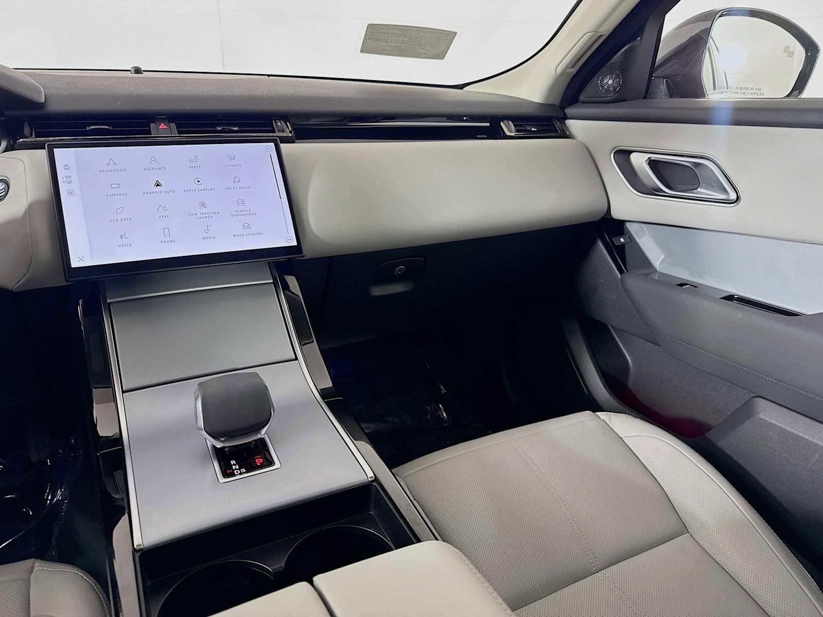 Used 2025 Land Rover Range Rover Velar S image 24