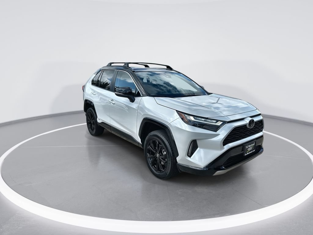 Used 2025 Toyota RAV4 XSE AWD/4WD image 2