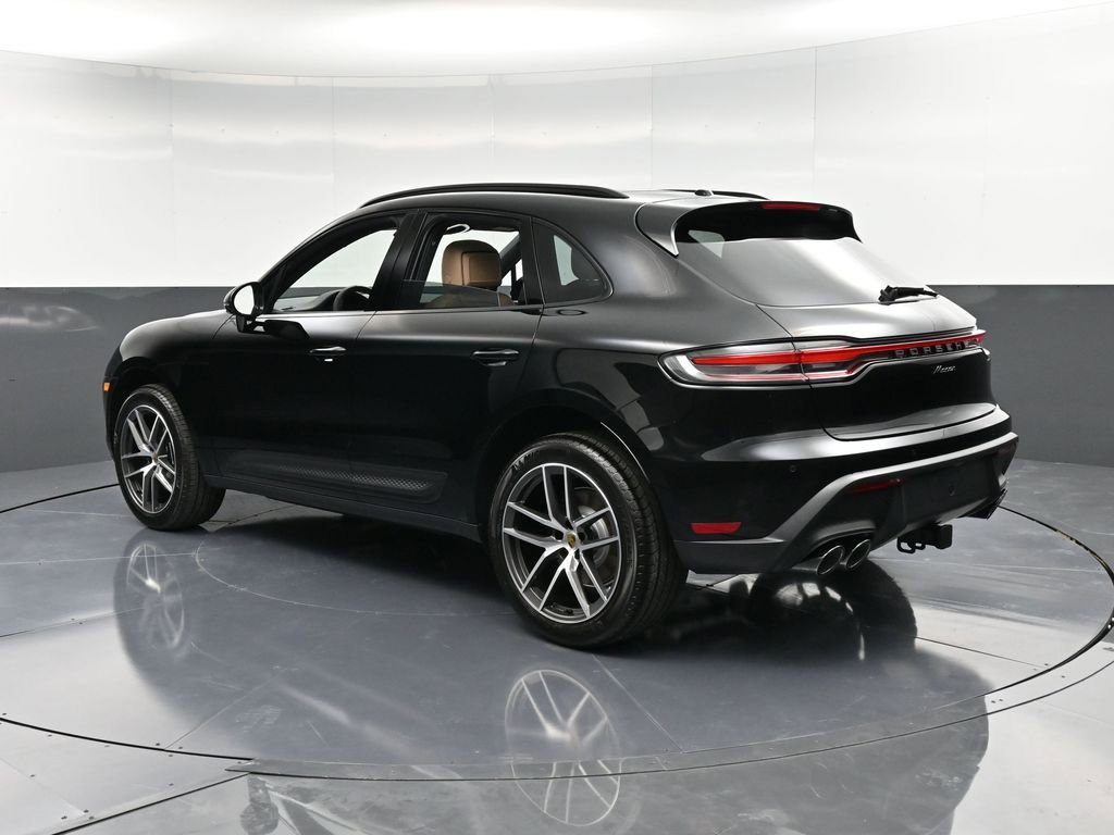Used 2025 Porsche Macan AWD/4WD image 3