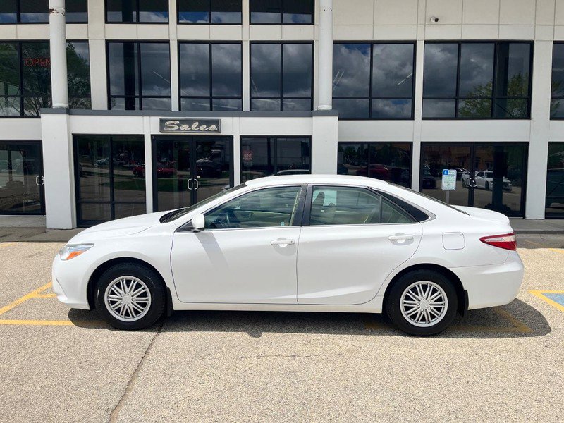 Used 2017 Toyota Camry LE FWD image 8