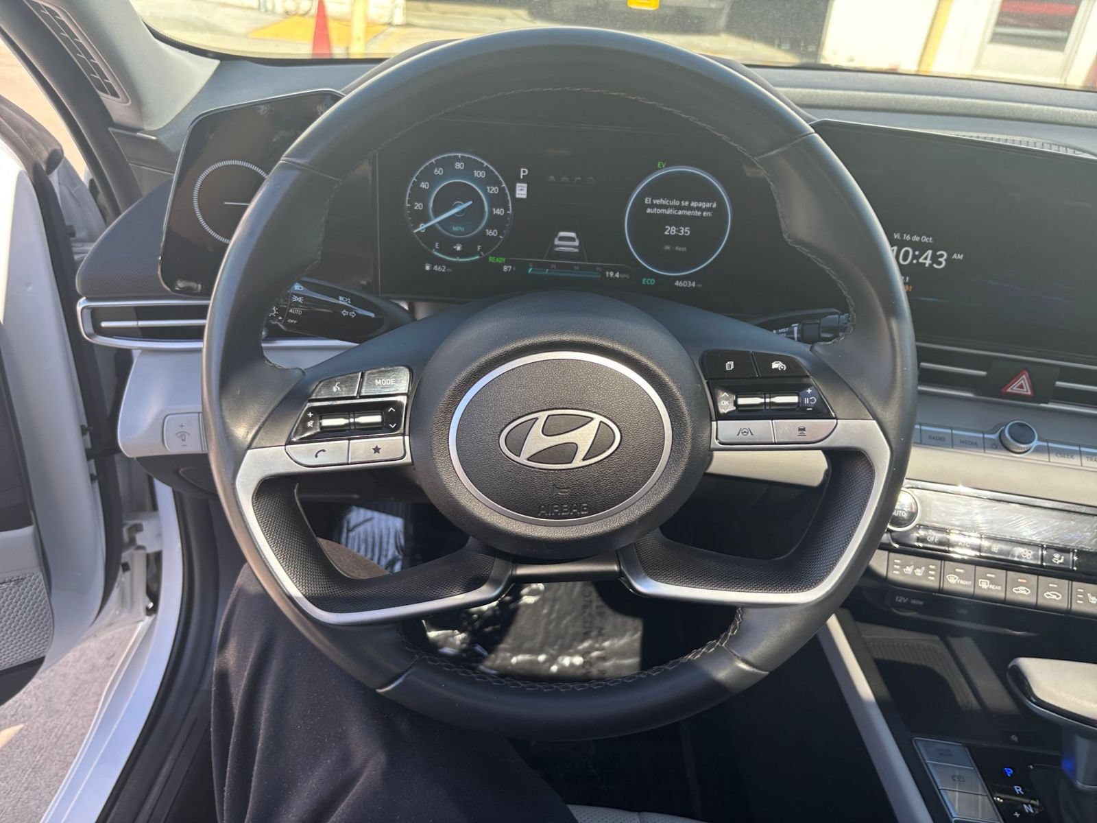 Used 2025 Hyundai Elantra Limited FWD image 30