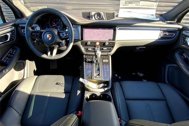 Certified 2026 Porsche Macan AWD/4WD image 6