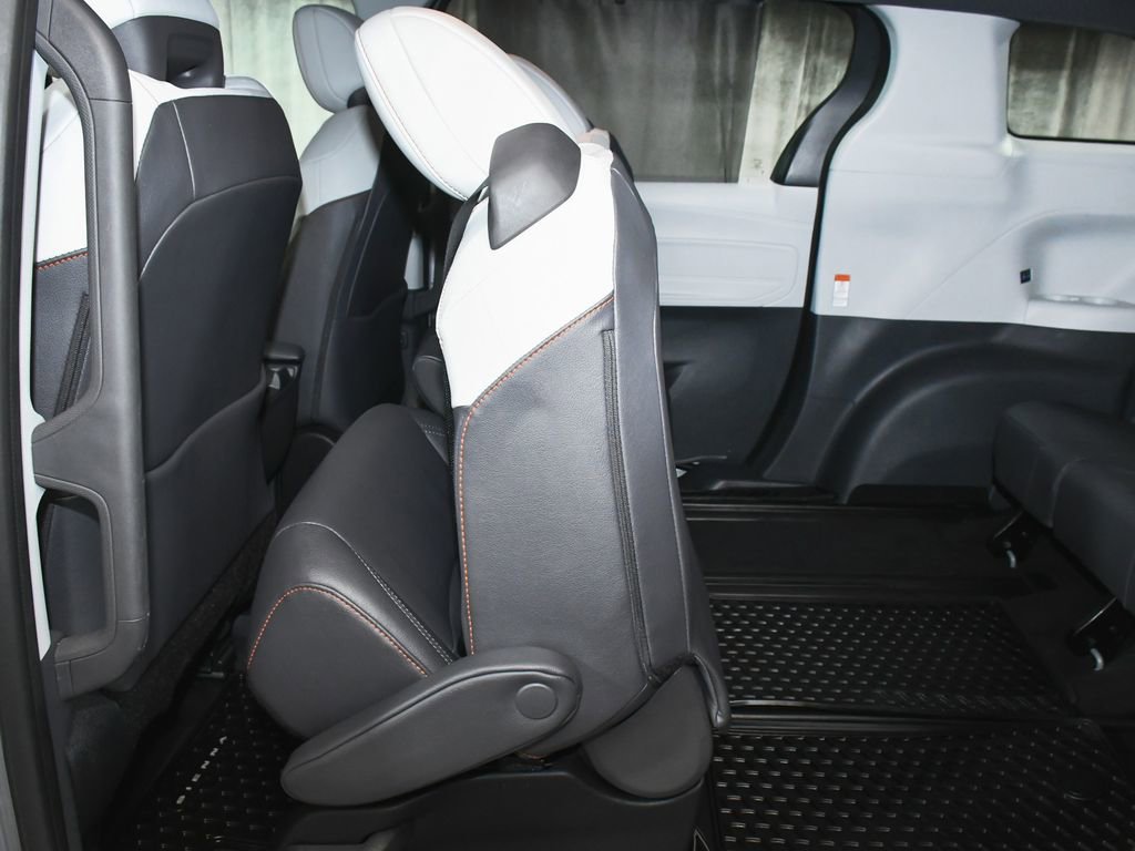 Used 2024 Toyota Sienna XSE image 45