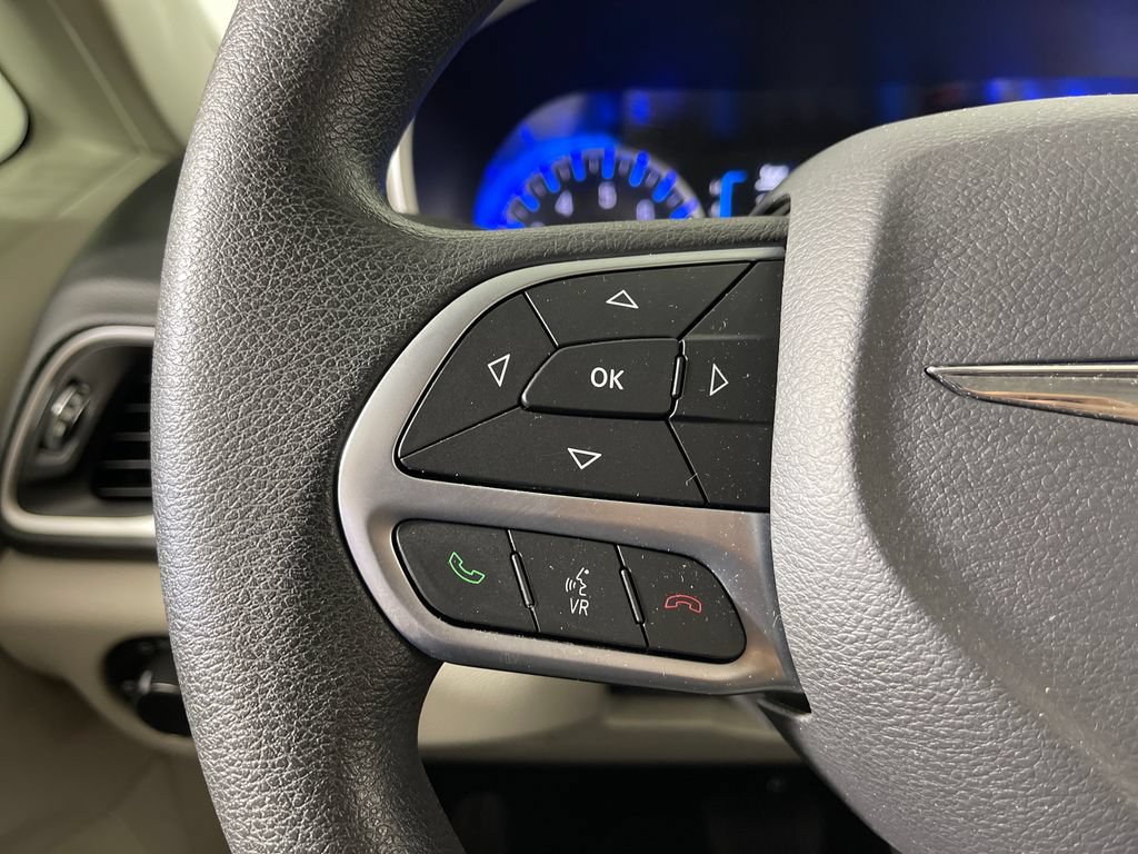 Used 2017 Chrysler Pacifica LX FWD image 28