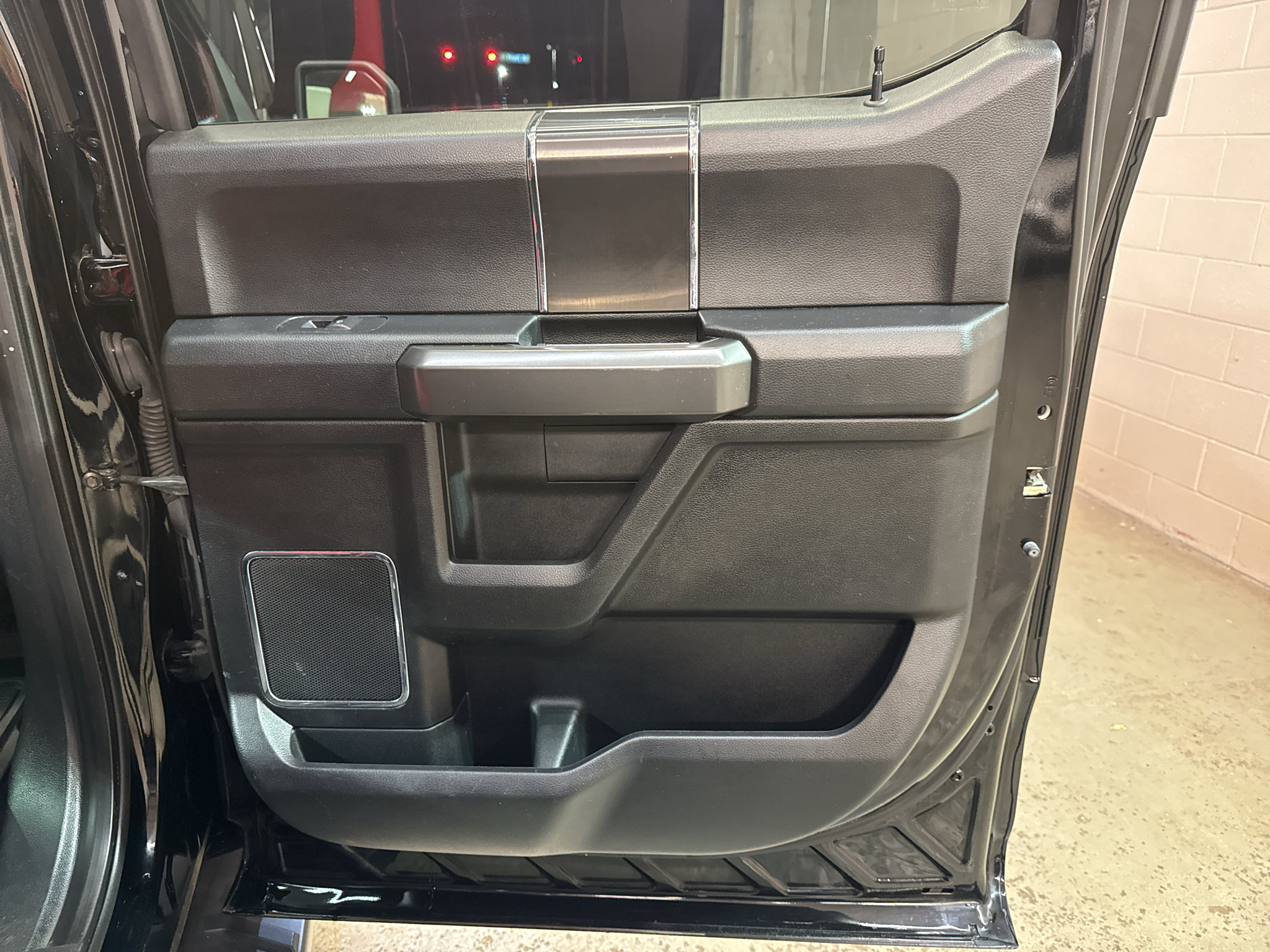 Used 2018 Ford F150 Lariat w/ Equipment Group 502A Luxury AWD/4WD image 27