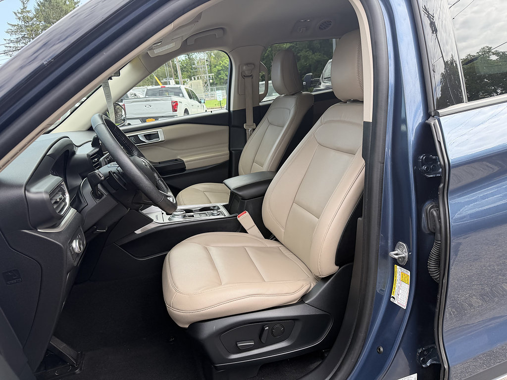 Used 2020 Ford Explorer XLT w/ Equipment Group 202A AWD/4WD image 14