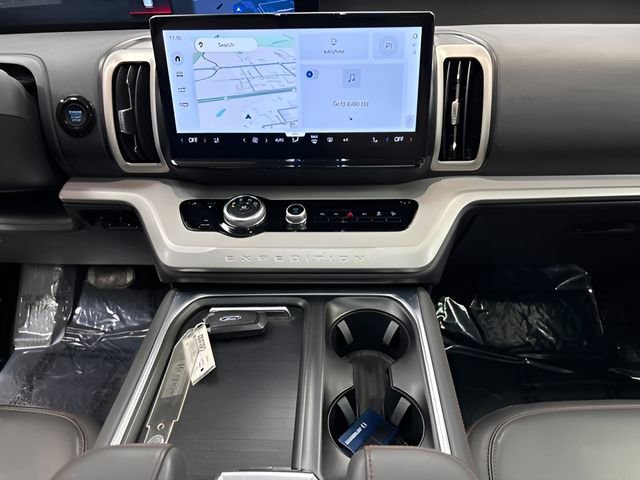 Used 2025 Ford Expedition Active image 18