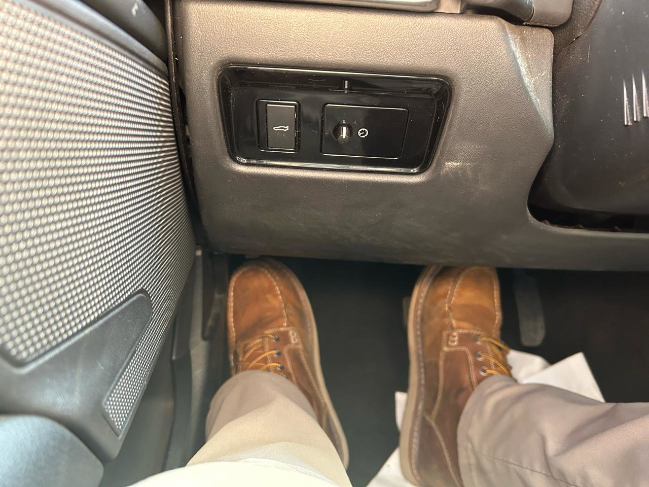 Used 2018 Jaguar XE image 29