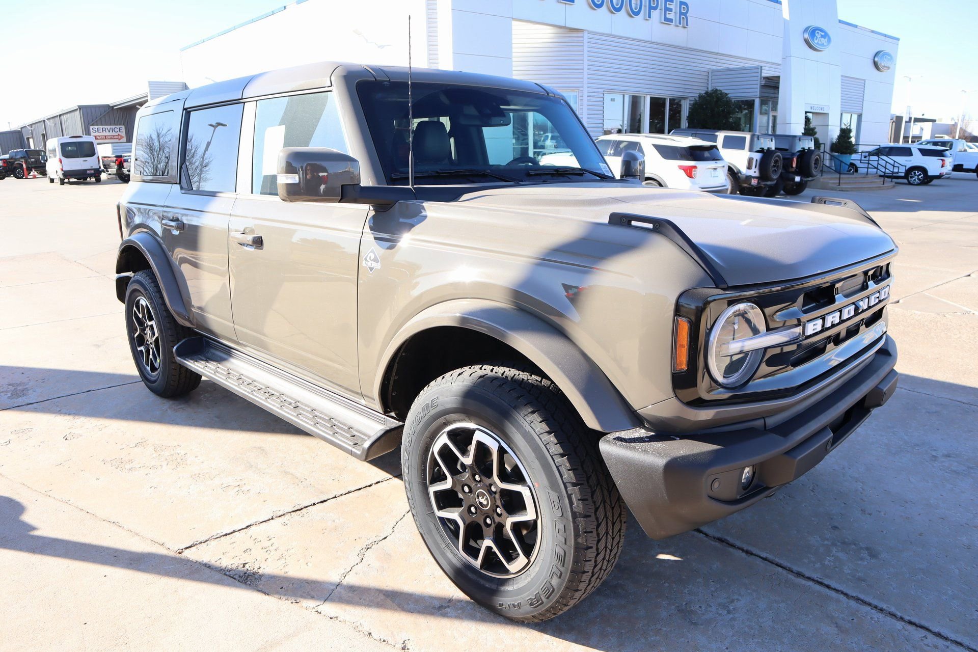 New 2025 Ford Bronco Outer Banks image 1