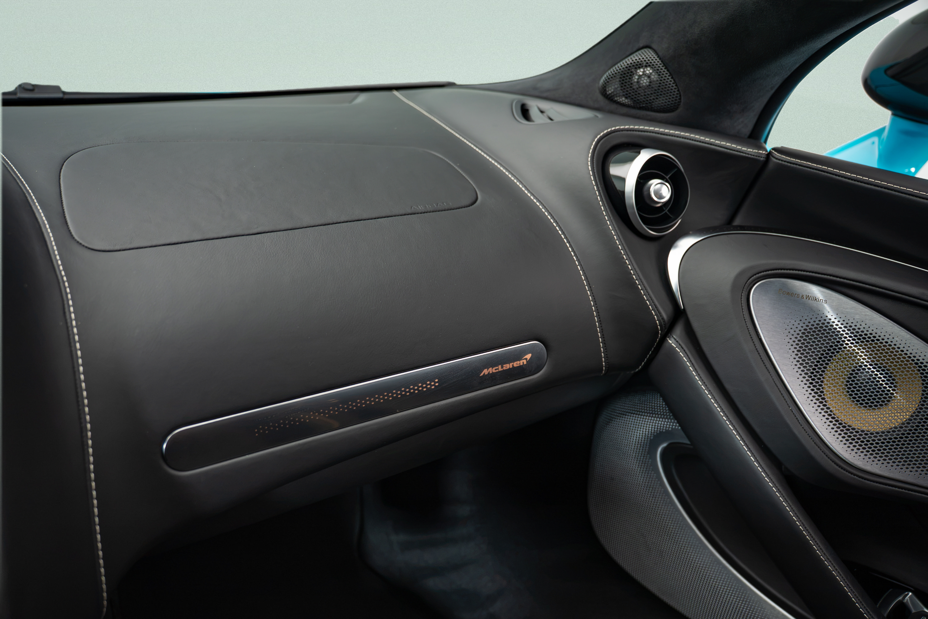 Used 2023 McLaren GT RWD image 16