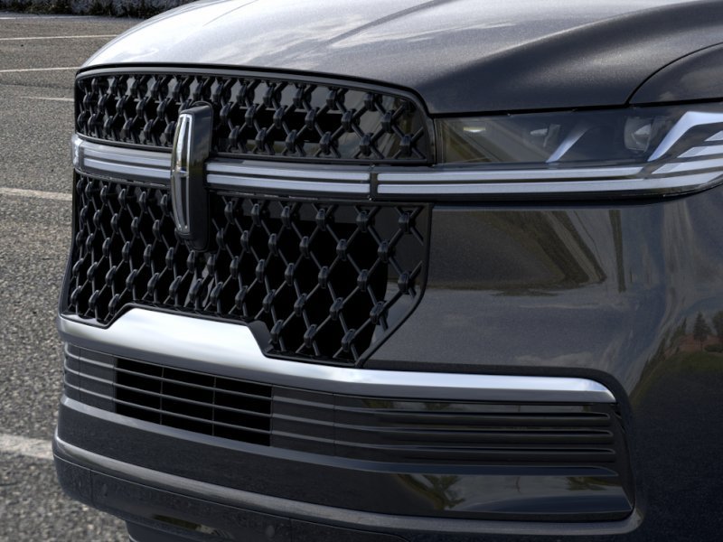 New 2026 Lincoln Navigator Reserve w/ Jet Appearance Package AWD/4WD image 17