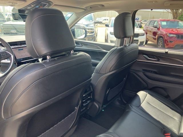 Certified 2023 Jeep Grand Cherokee Limited w/ Luxury Tech Group II AWD/4WD image 22