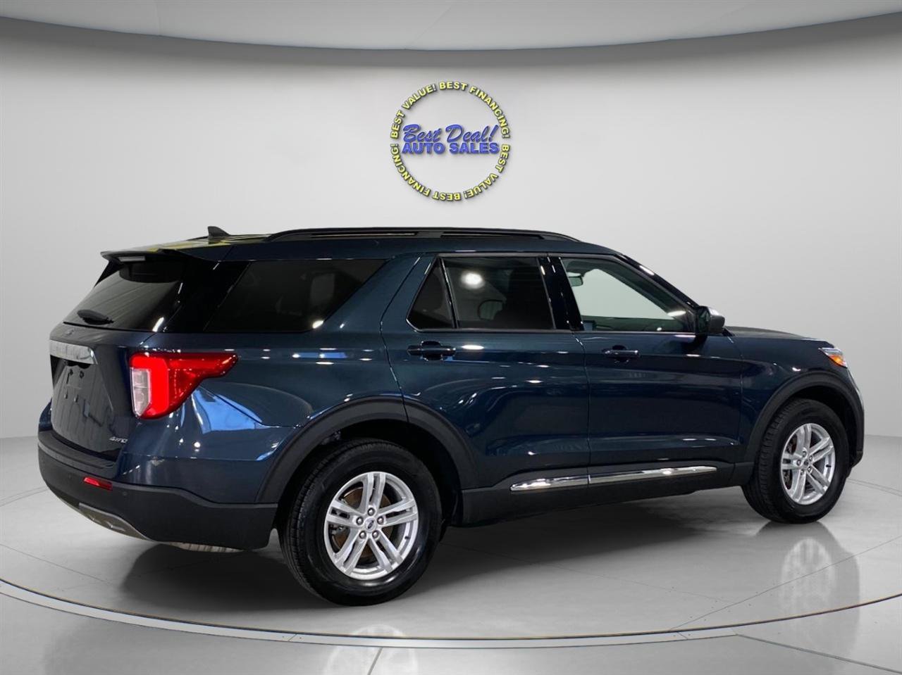 Used 2023 Ford Explorer XLT w/ Equipment Group 202A AWD/4WD image 5