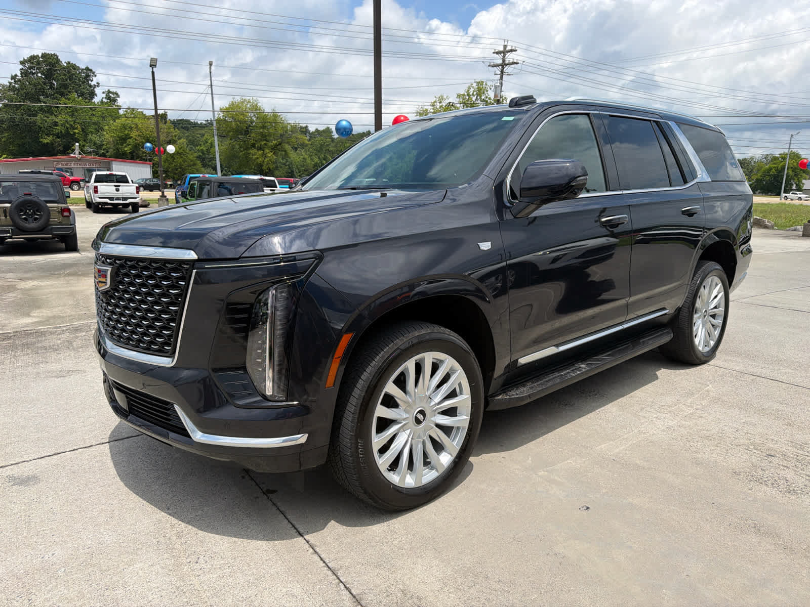 Used 2025 Cadillac Escalade Luxury AWD/4WD image 1