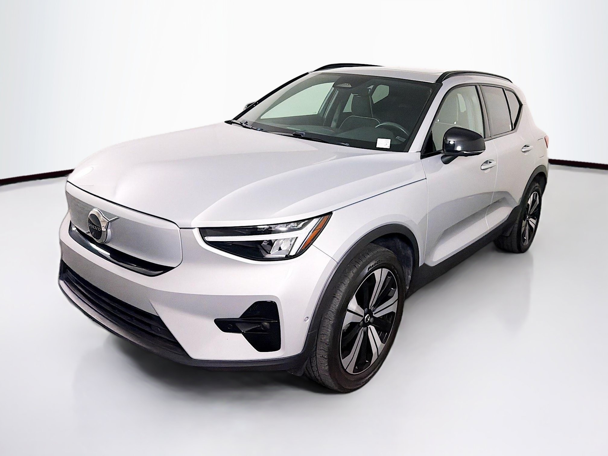 Used 2023 Volvo XC40 Recharge Plus AWD/4WD image 3