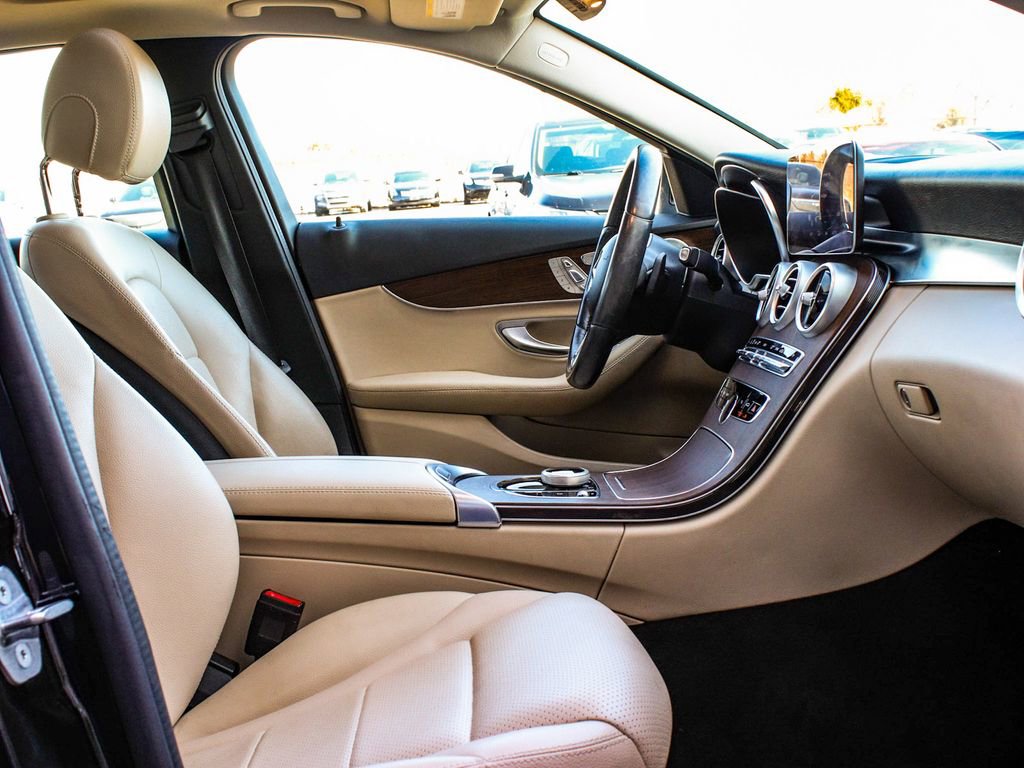 Used 2021 Mercedes-Benz C 300 4MATIC Sedan image 40