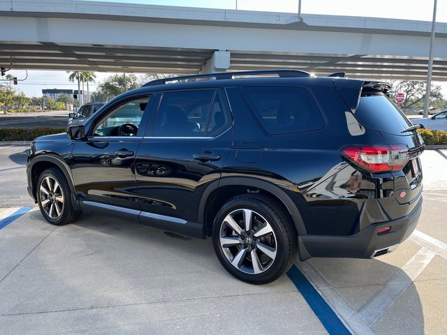Used 2025 Honda Pilot Touring image 4