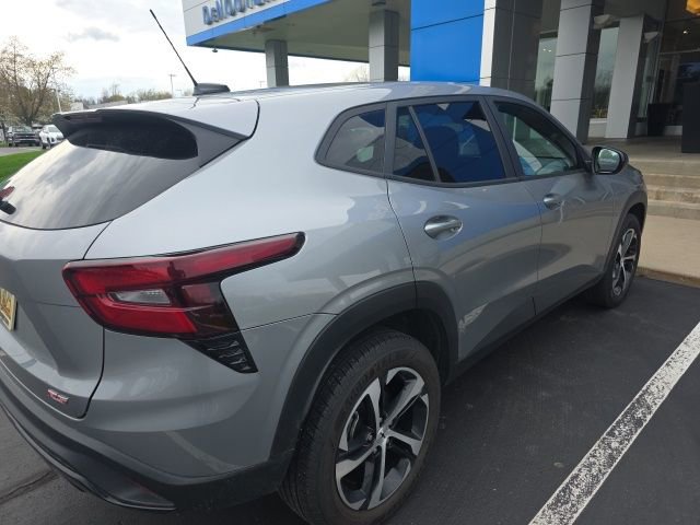 Used 2024 Chevrolet Trax RS FWD image 8