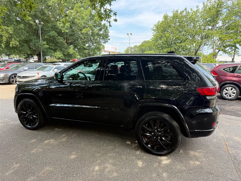 Used 2018 Jeep Grand Cherokee Altitude RWD image 8