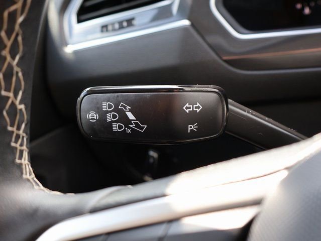 Used 2023 Volkswagen Tiguan SE image 37