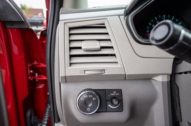 Used 2012 Chevrolet Traverse LT FWD image 21