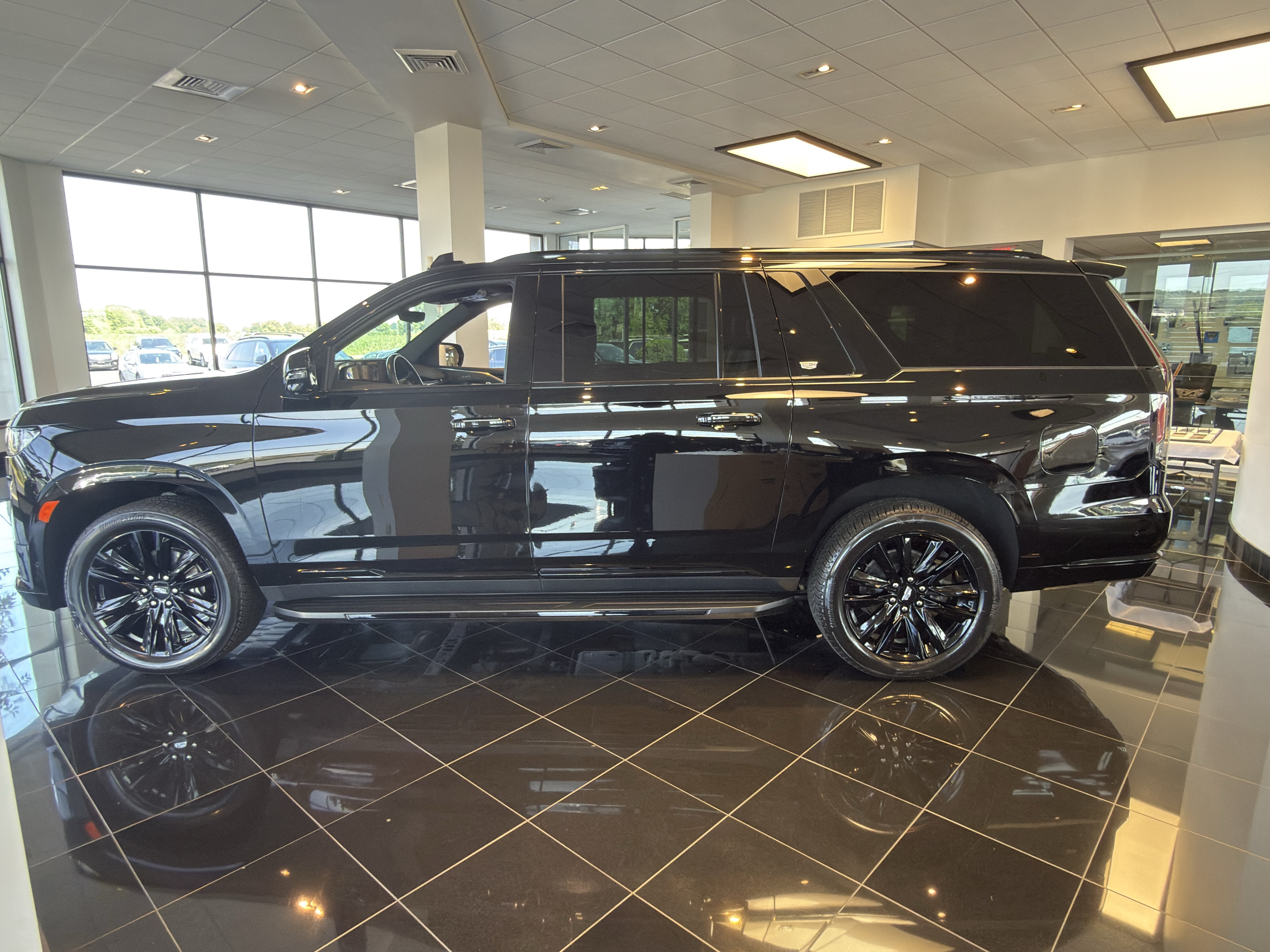 Certified 2022 Cadillac Escalade ESV Sport AWD/4WD image 4