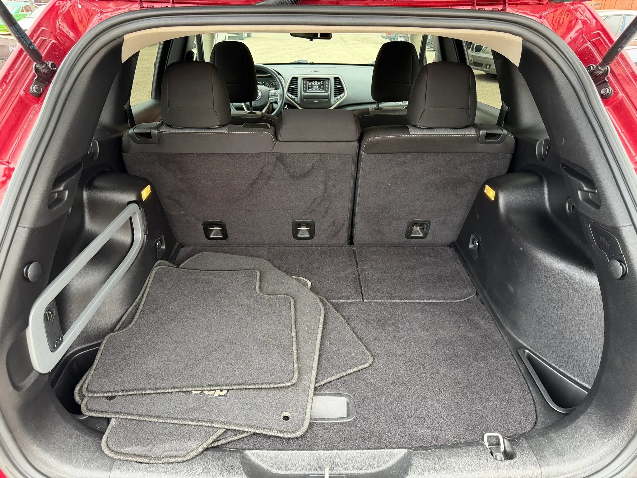 Used 2014 Jeep Cherokee Latitude AWD/4WD image 17