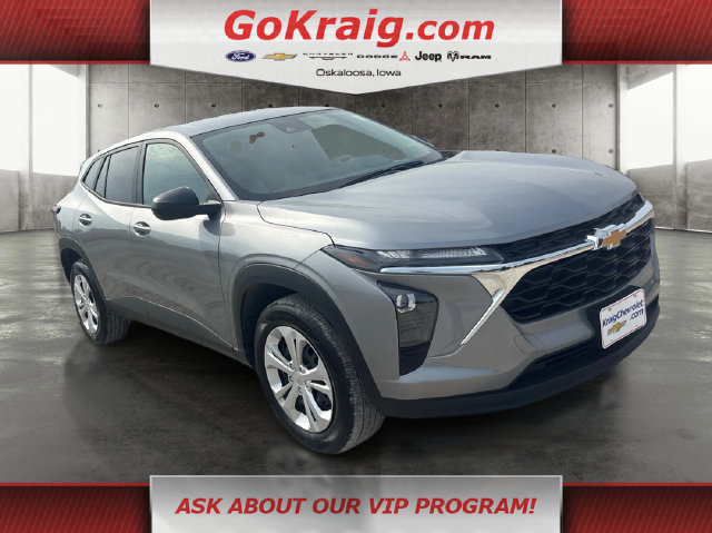 Used 2026 Chevrolet Trax LS FWD image 3