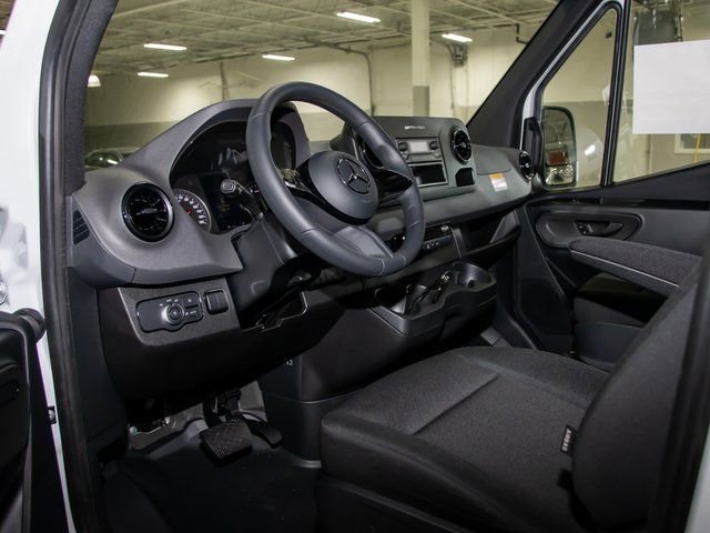 Used 2025 Mercedes-Benz Sprinter 2500 image 5